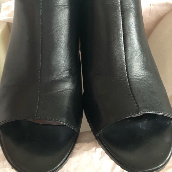 Donald Pliner! 😱😱 - Picture 8 of 8